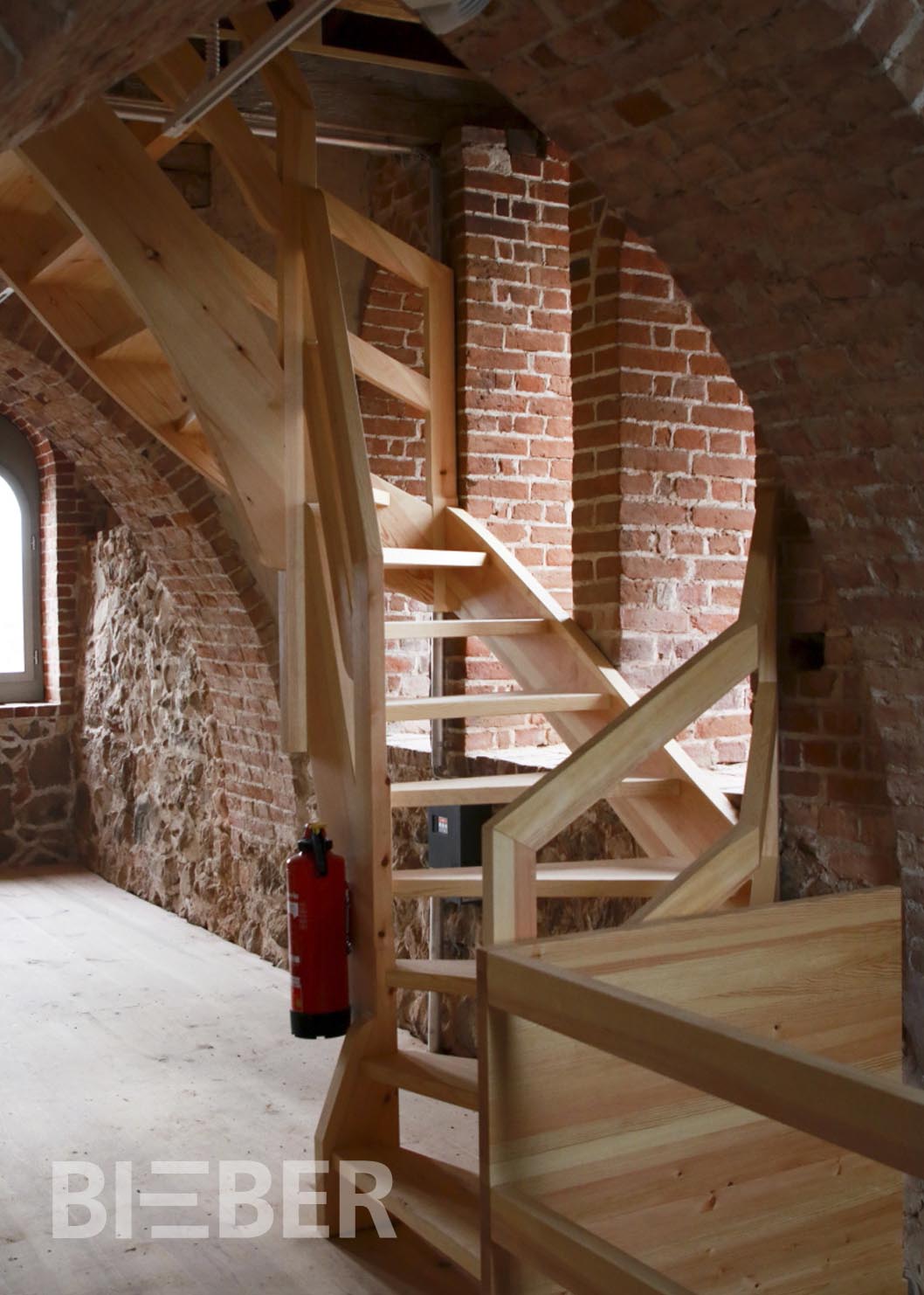 Gewendelte Treppen für Kirchturm auf engstem Raum Tischlerei Treppenbau Gunter Bieber